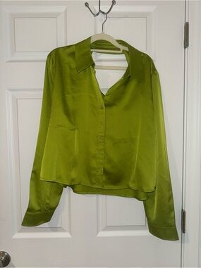 💚 Versona Macaw Green Satin-Look Open Back Blouse – XXL